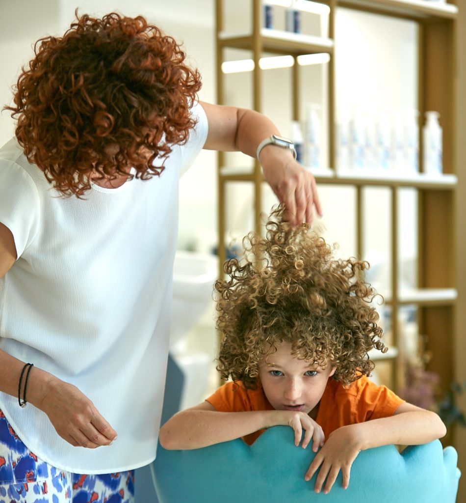 Cuidado del cabello rizado en niños